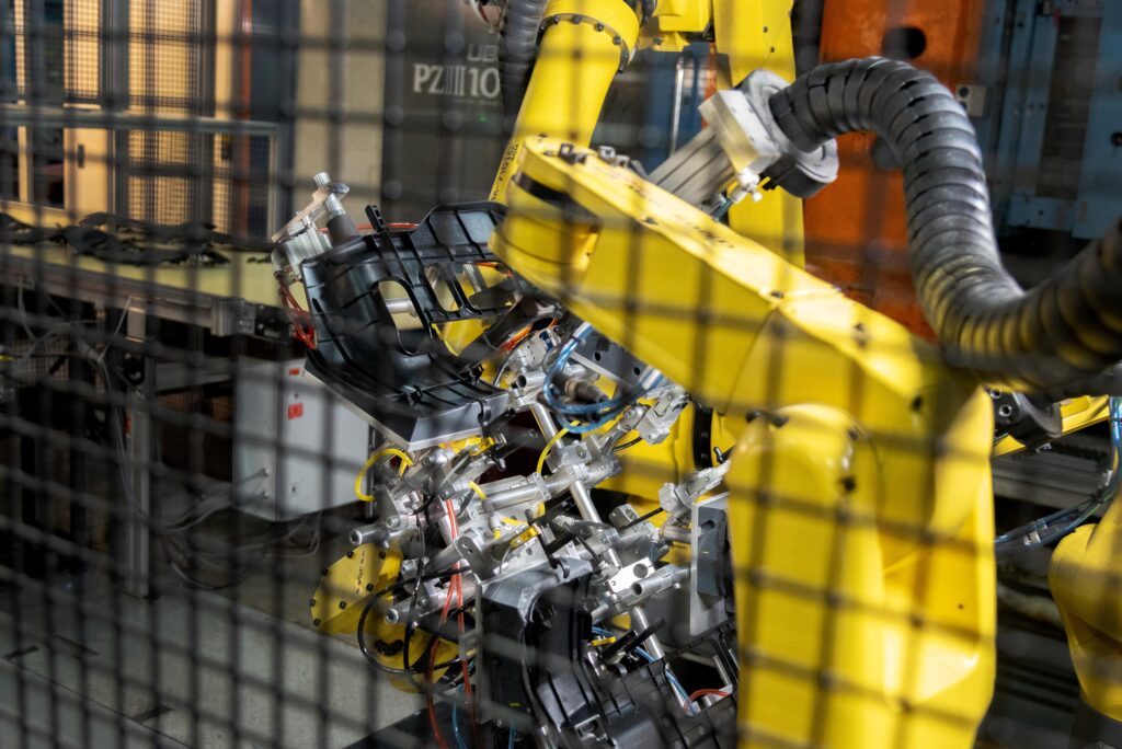 kumi robot making parts